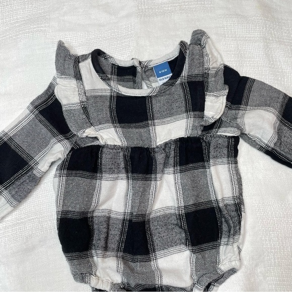 Old Navy long-Sleeve ruffle-Trim buffalo plaid one-Piece romper 6-12 M - Picture 4 of 10